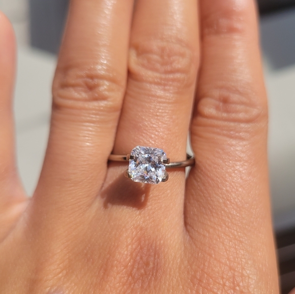 1 Carat Diamond Simulant - Picture 4 of 6